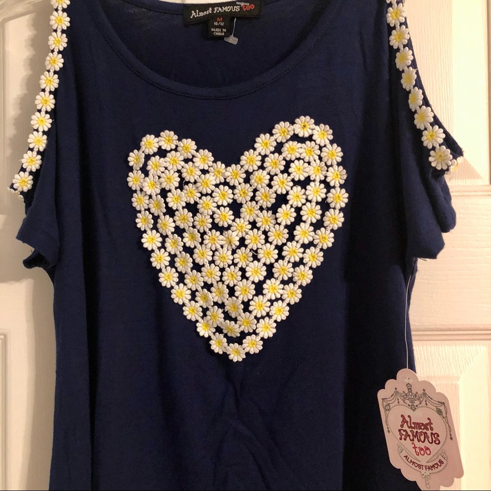 Almost Famous girls navy blue tank top with heart of daisies on front Size M - Picture 4 of 12